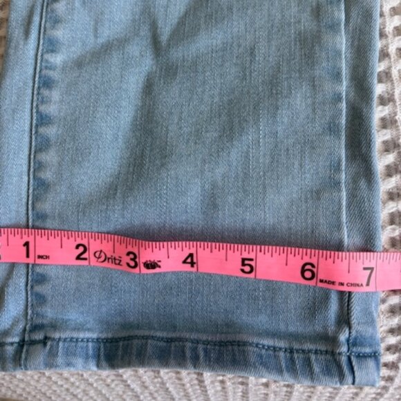 Nic & Zoe Mid-Rise Girlfriend Jean - Size 28 - Color: Breeze - Picture 4 of 9